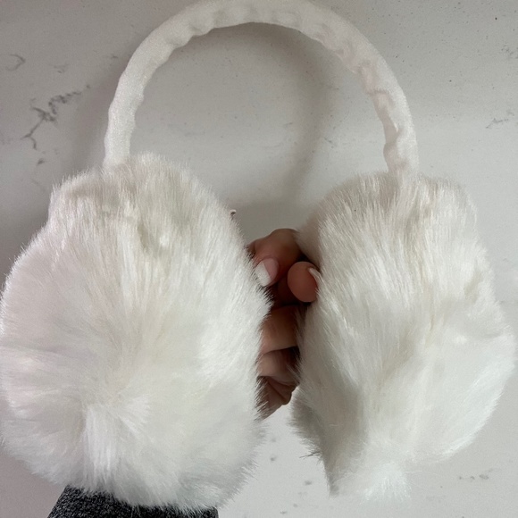 Bailbondgirl boutique Accessories New White Fur Ear Muffs New Snow
